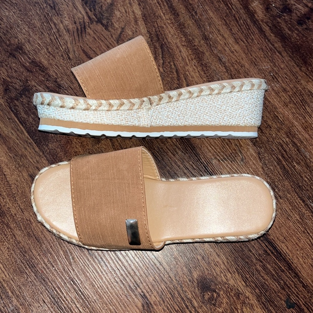 NWOT sandals - Picture 3 of 6